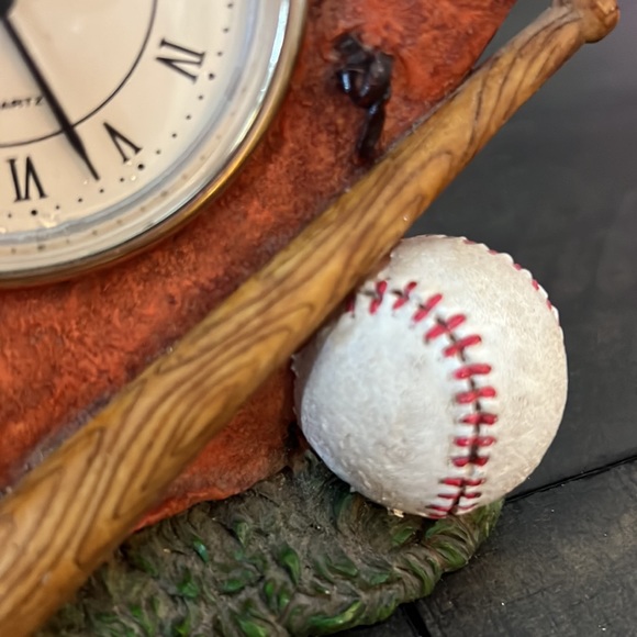 Baseball clock - like new! - Picture 8 of 9